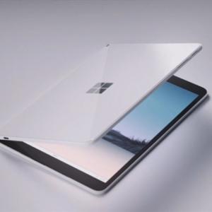 Microsoft Surface Neo bất ngờ lộ ảnh thực tế trên tay người dùng, thậm chí còn xuất hiện trong phim Netflix