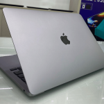 MacBook Air M1 2020 - Like new